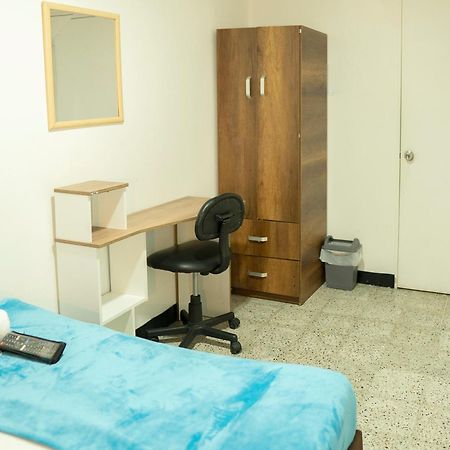 Africa House-Casa Hotel Laureles-La70 Medellin Bagian luar foto