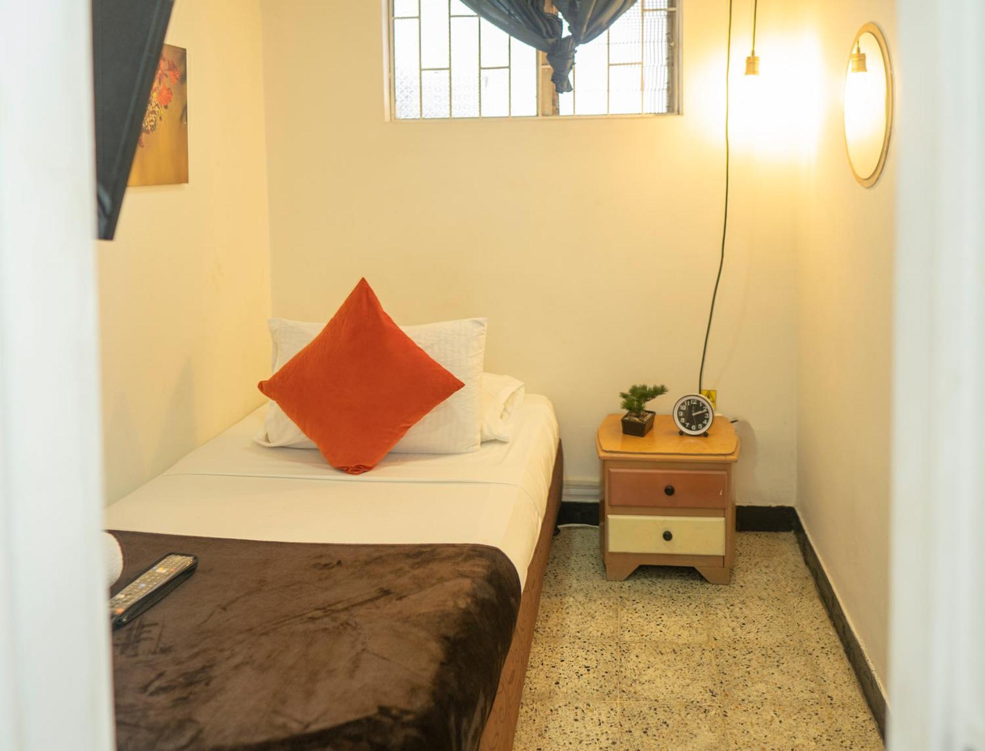 Africa House-Casa Hotel Laureles-La70 Medellin Bagian luar foto