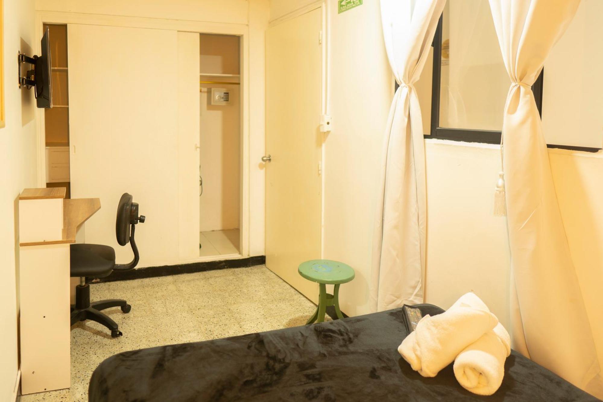 Africa House-Casa Hotel Laureles-La70 Medellin Bagian luar foto