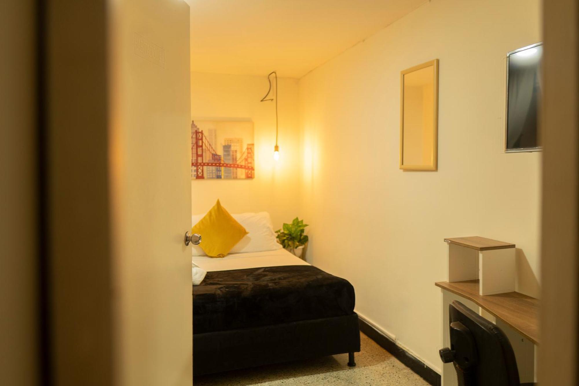 Africa House-Casa Hotel Laureles-La70 Medellin Bagian luar foto