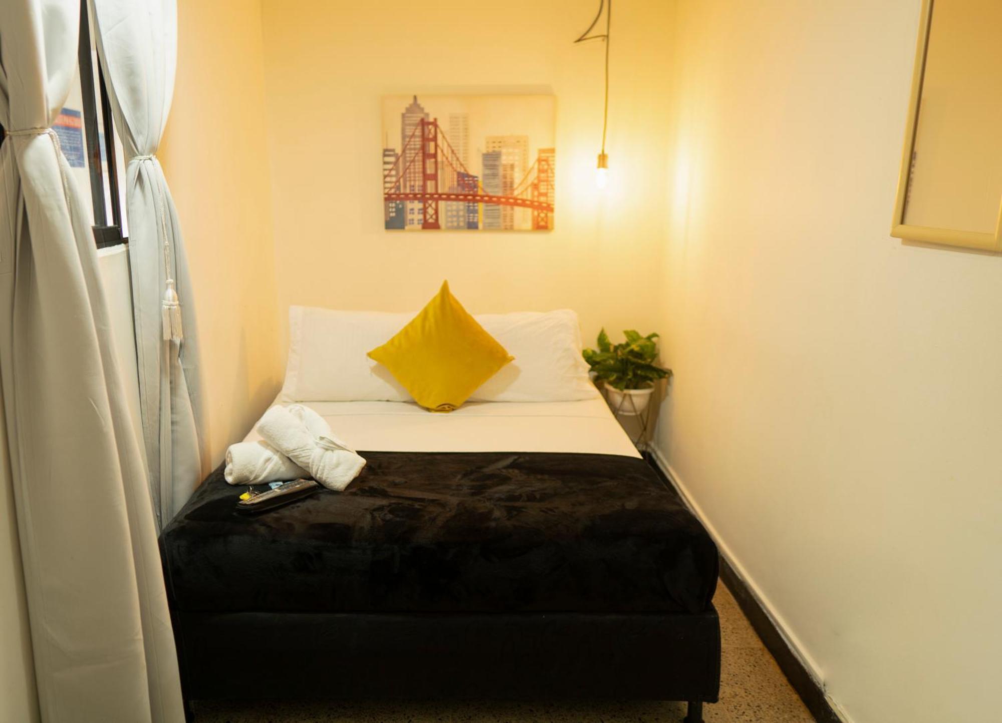 Africa House-Casa Hotel Laureles-La70 Medellin Bagian luar foto