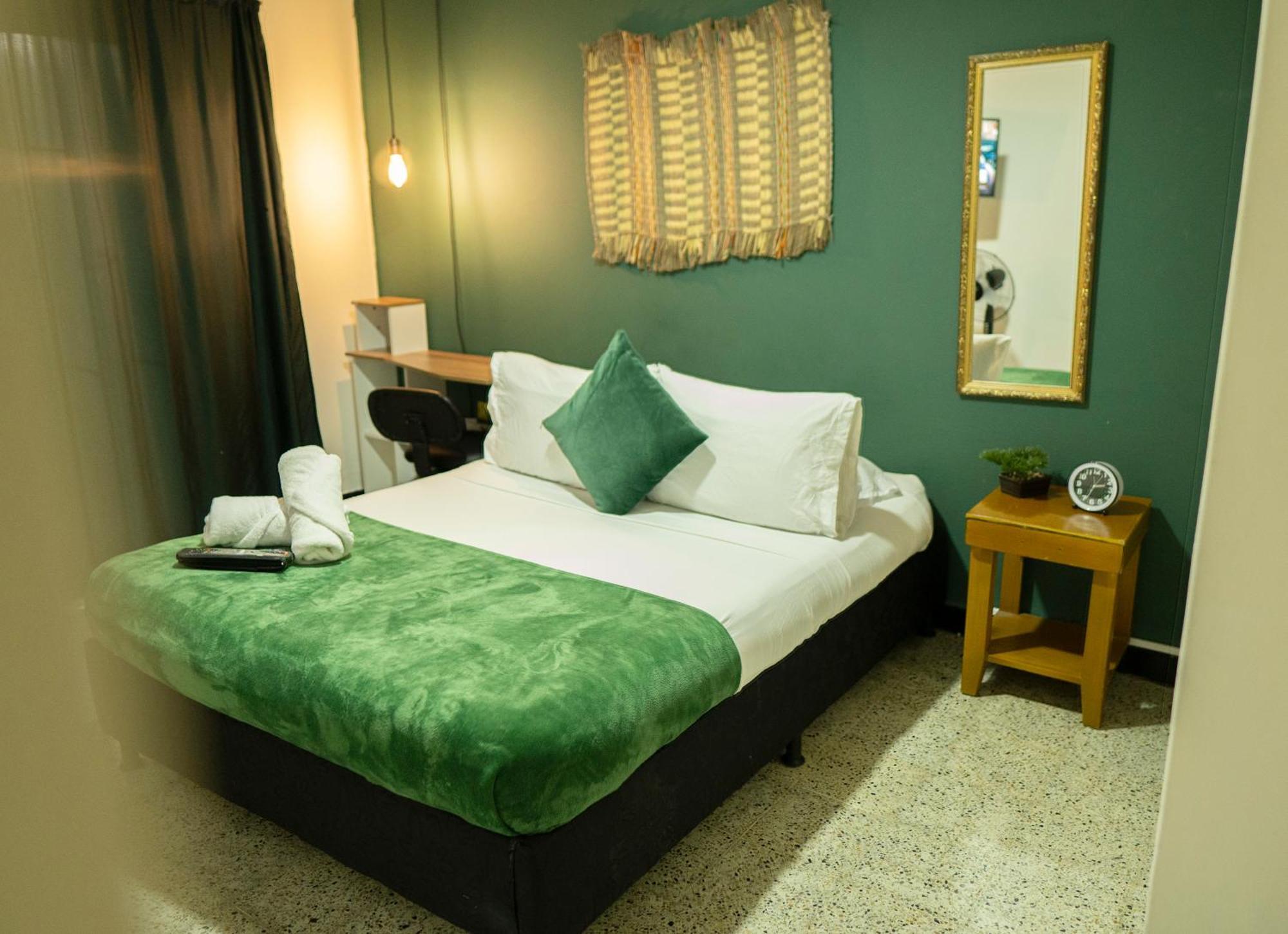 Africa House-Casa Hotel Laureles-La70 Medellin Bagian luar foto