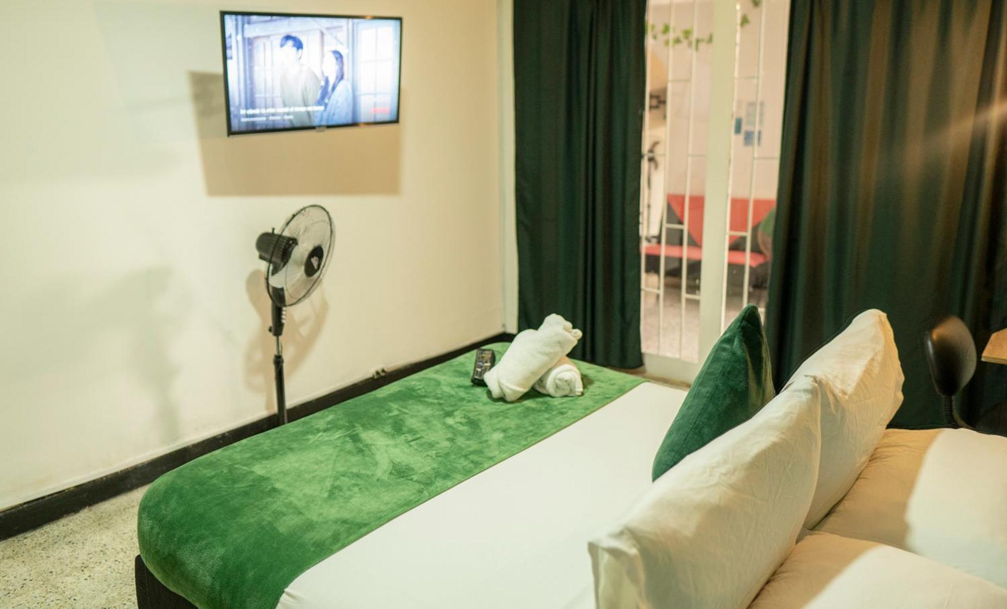 Africa House-Casa Hotel Laureles-La70 Medellin Bagian luar foto