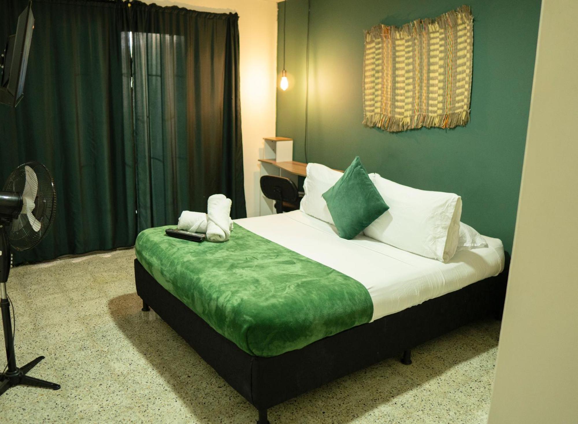 Africa House-Casa Hotel Laureles-La70 Medellin Bagian luar foto