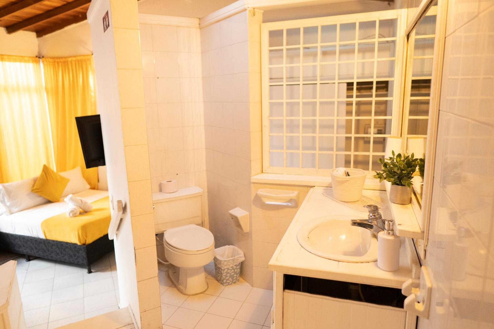 Africa House-Casa Hotel Laureles-La70 Medellin Bagian luar foto