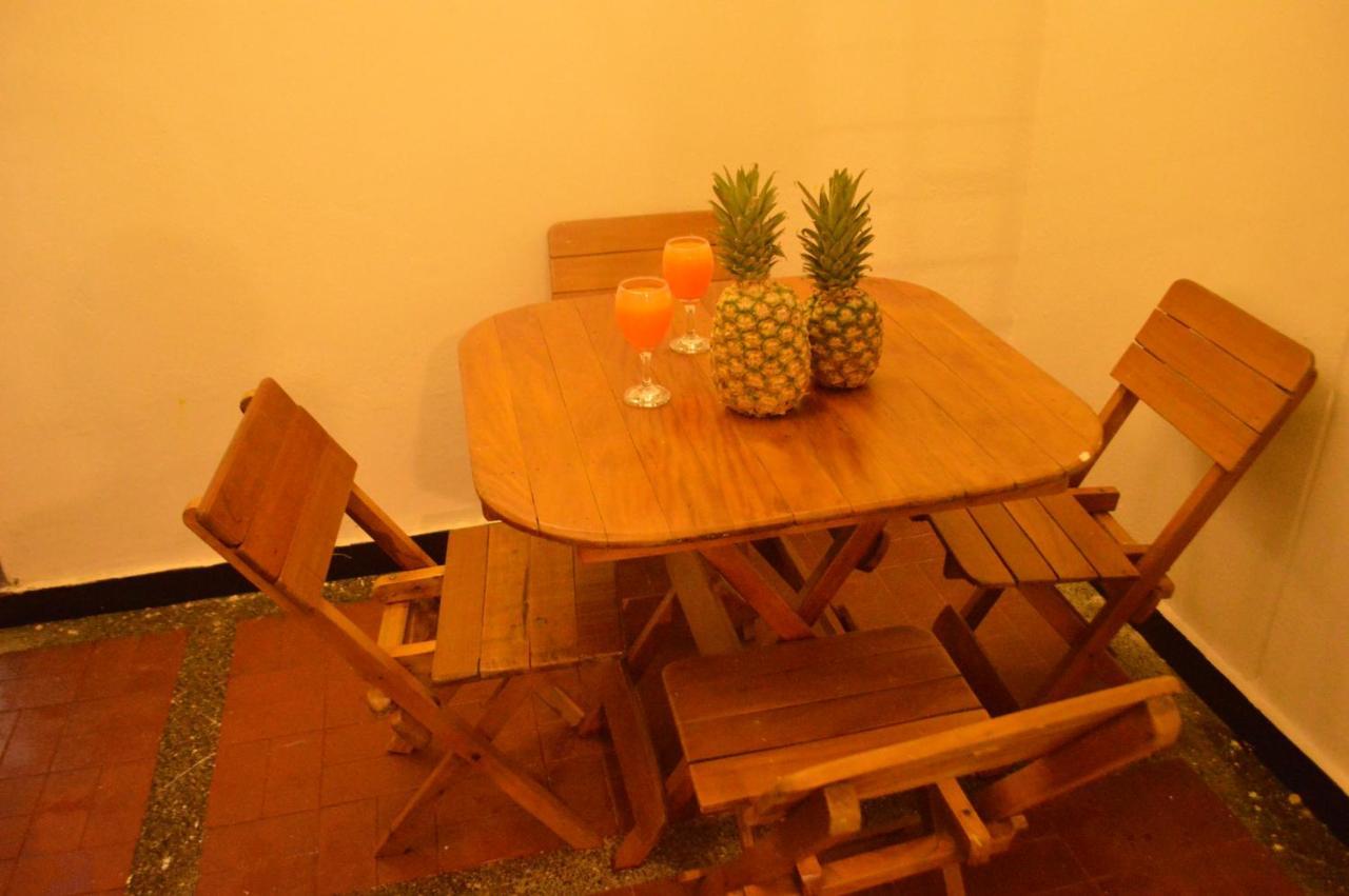 Africa House-Casa Hotel Laureles-La70 Medellin Bagian luar foto